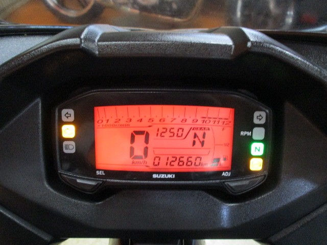 走行もまだまだの１２６６０ｋｍ！！フルデジタルのこのインパネは本当に見やすいですよね！！